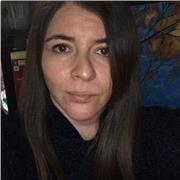 Profesora de educación especial para reforzar aprendizajes en niños de enseñanza básica